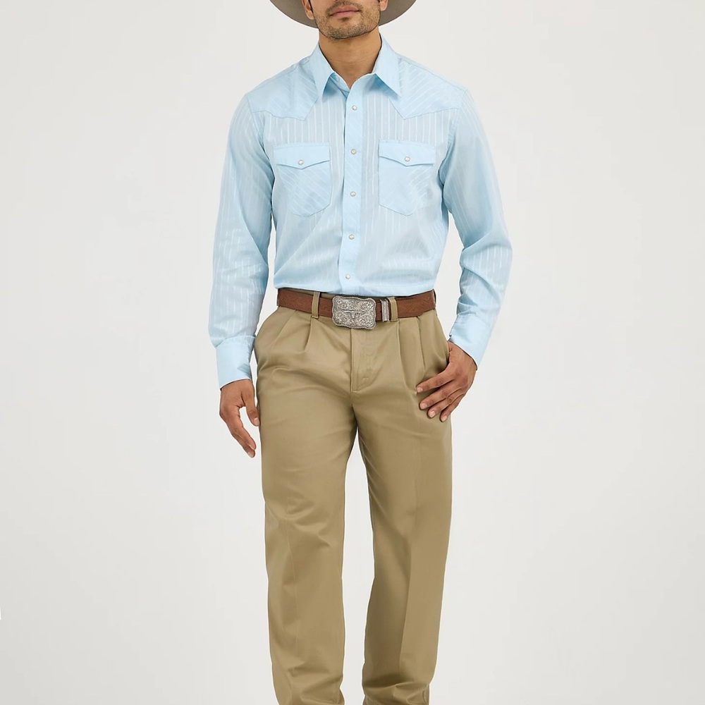 BRAND NEW! Wrangler Ultimate No Iron Khaki with Invisible Flex Comfort Fit Waist